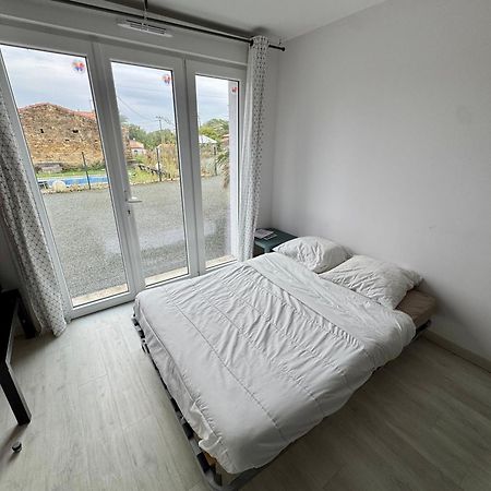 Domaine Des 5 Roses - Rose Rouge Apartment La Guierche ภายนอก รูปภาพ