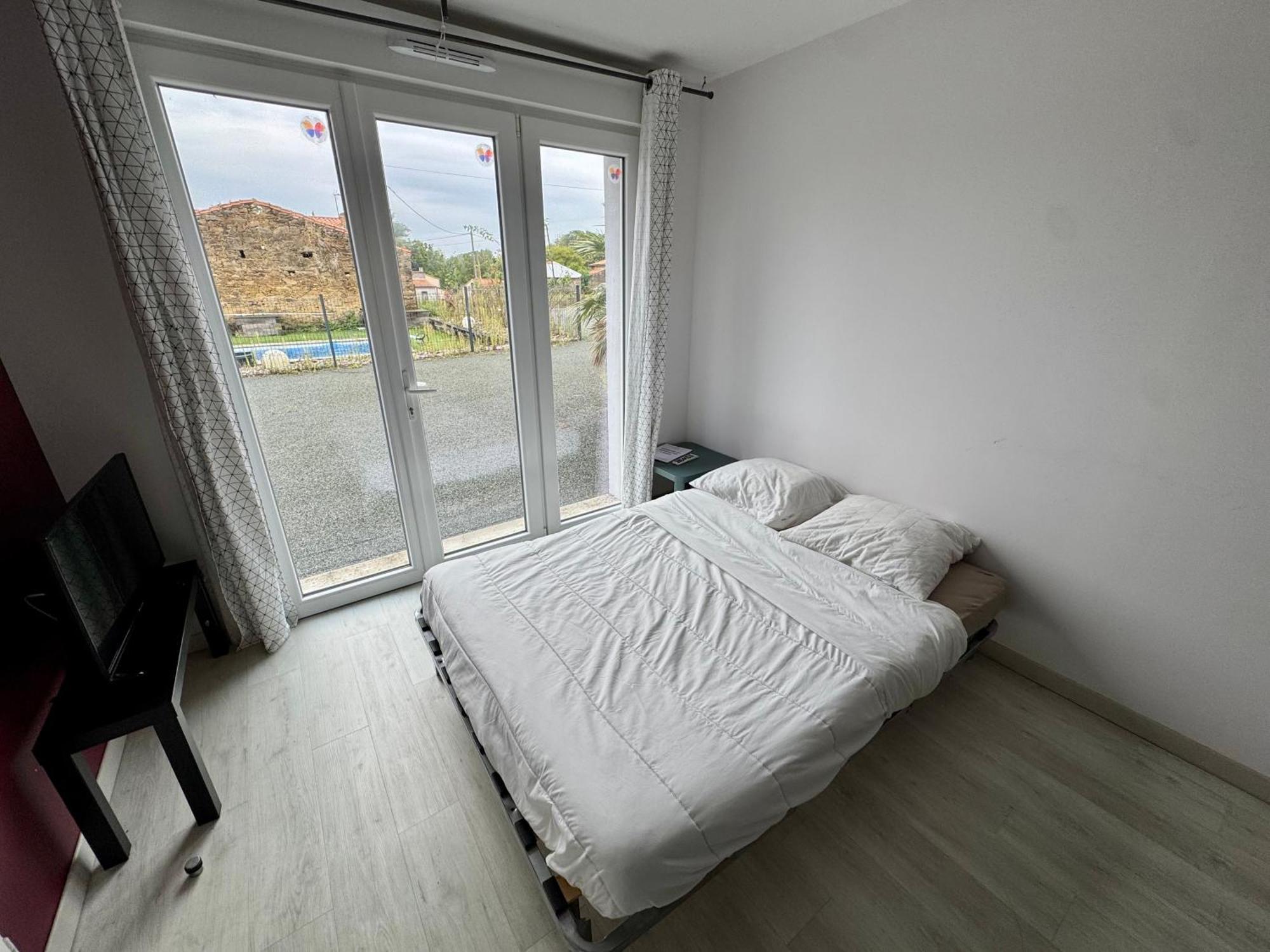 Domaine Des 5 Roses - Rose Rouge Apartment La Guierche ภายนอก รูปภาพ
