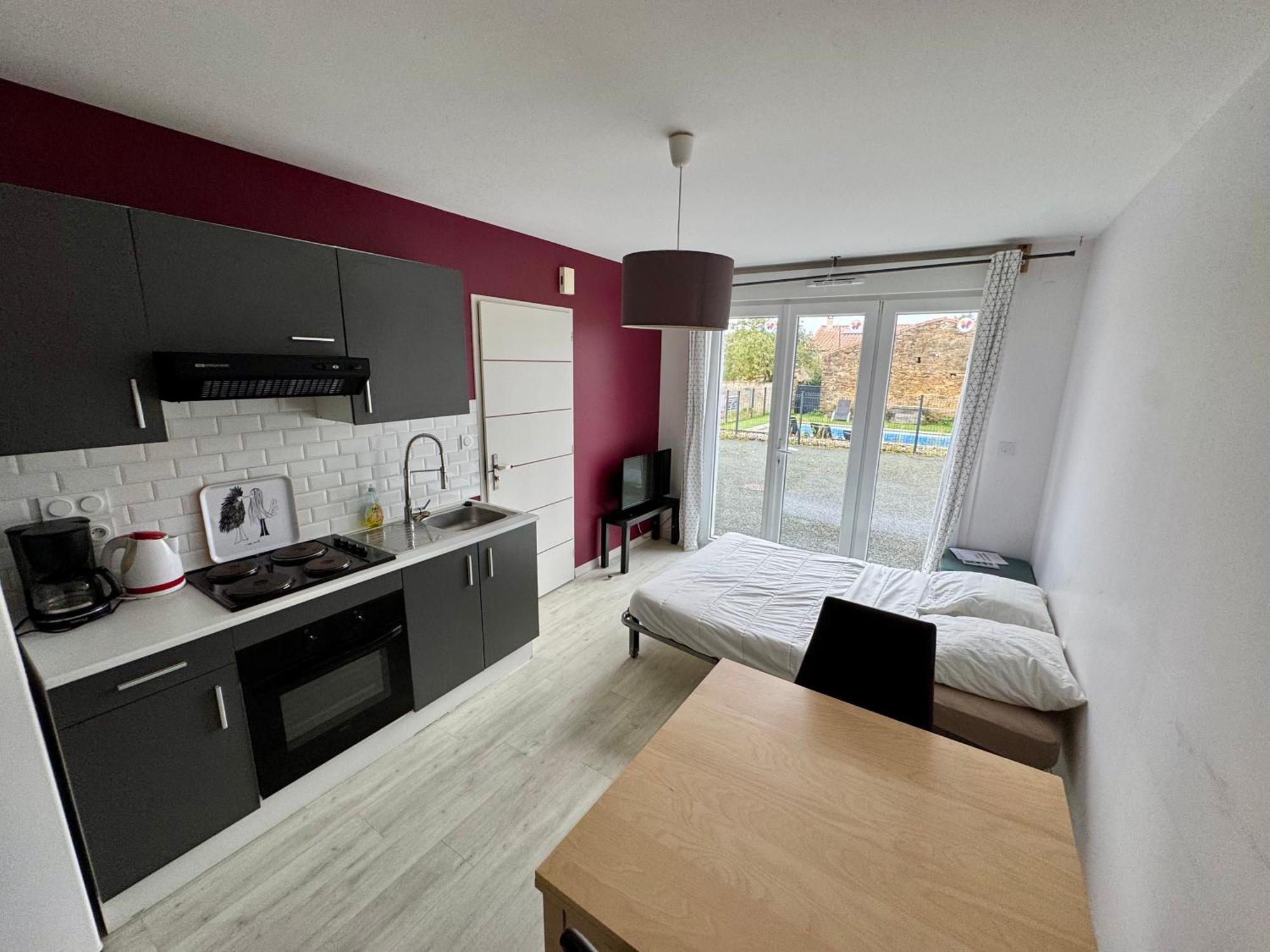 Domaine Des 5 Roses - Rose Rouge Apartment La Guierche ภายนอก รูปภาพ